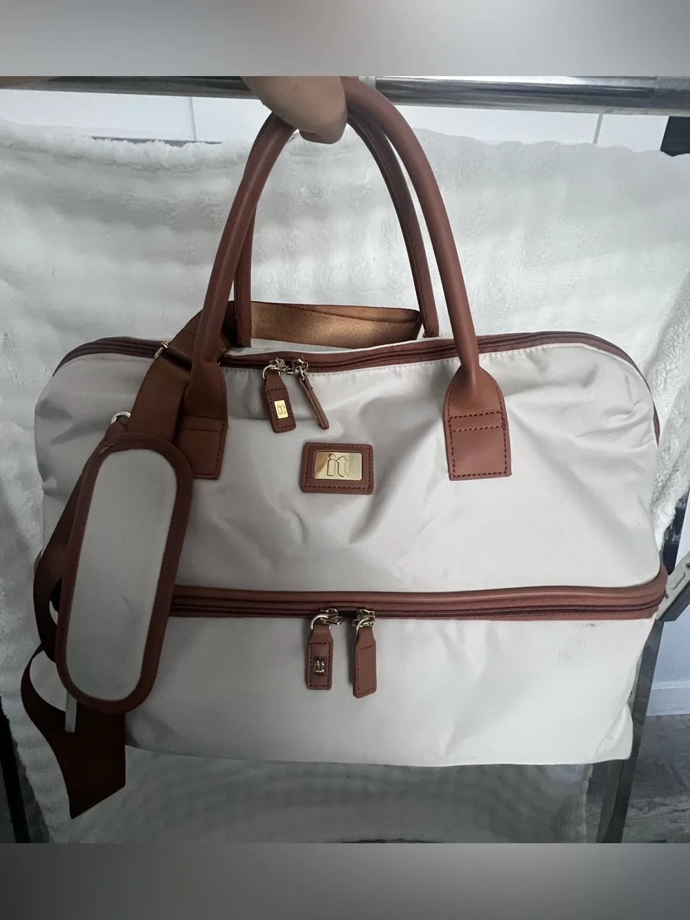 it Luggage Alluring Weekender Duffel Bag - Cream & Tan